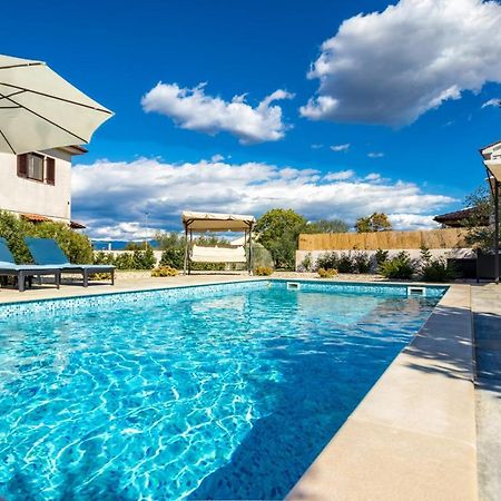 Apartman Luni Sa Bazenom - Malinska, Sveti Anton Sveti Anton  Exterior foto