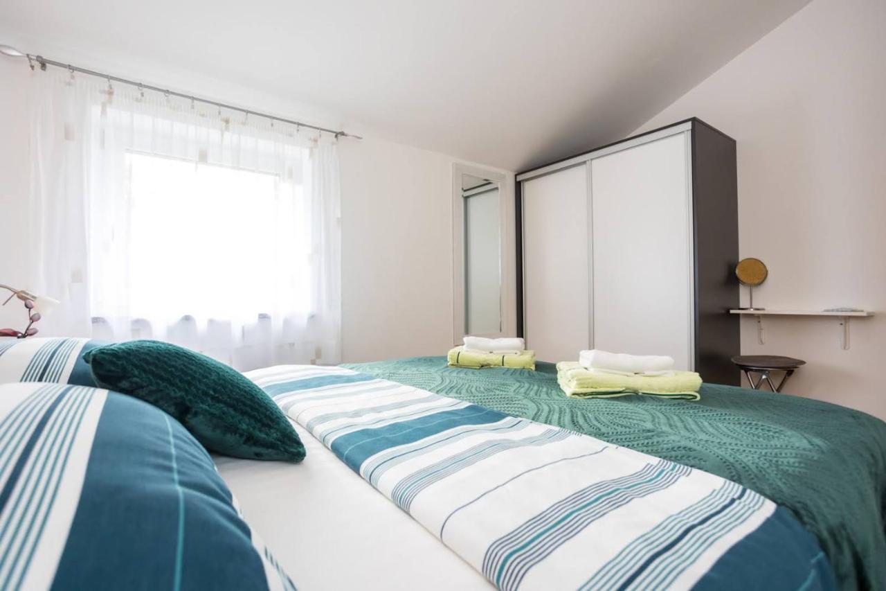 Apartman Luni Sa Bazenom - Malinska, Sveti Anton Sveti Anton  Exterior foto