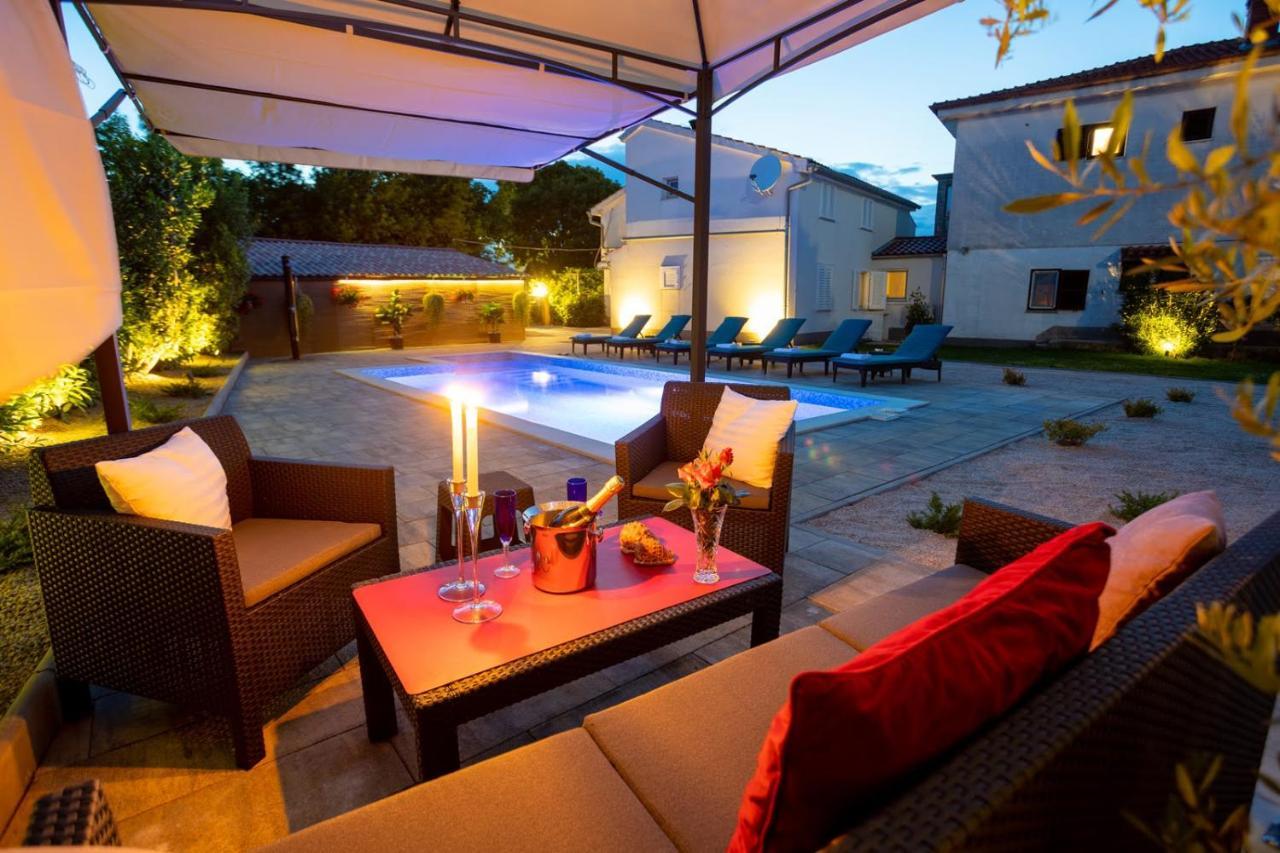 Apartman Luni Sa Bazenom - Malinska, Sveti Anton Sveti Anton  Exterior foto