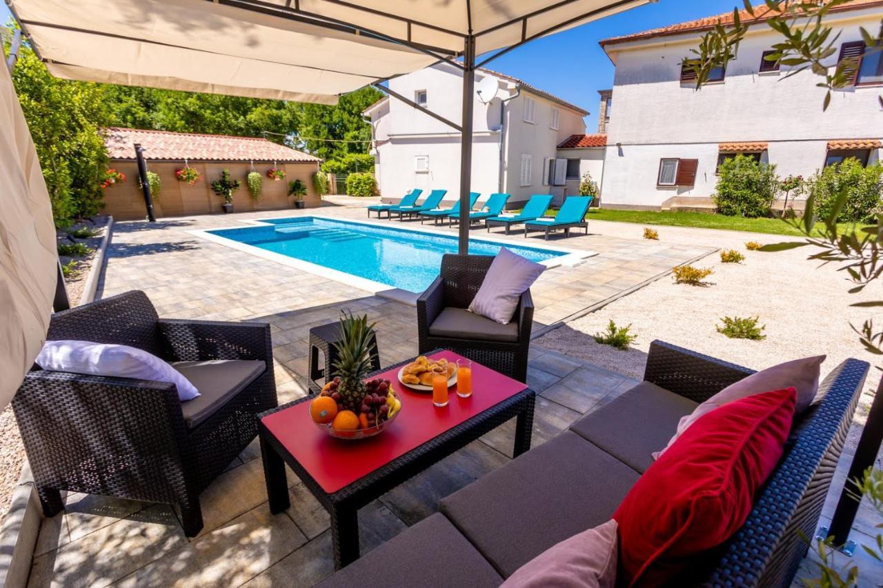 Apartman Luni Sa Bazenom - Malinska, Sveti Anton Sveti Anton  Exterior foto
