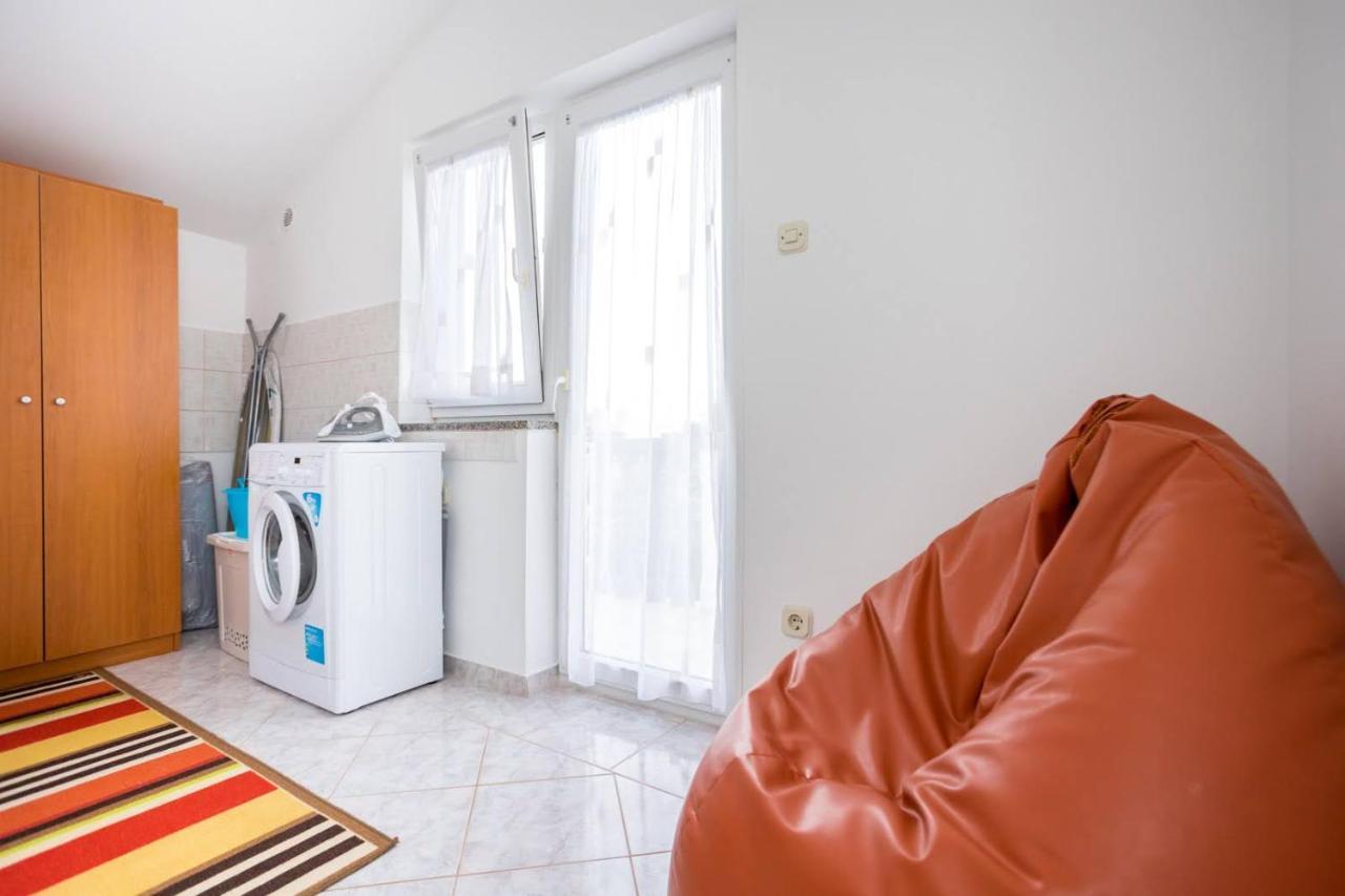 Apartman Luni Sa Bazenom - Malinska, Sveti Anton Sveti Anton  Exterior foto