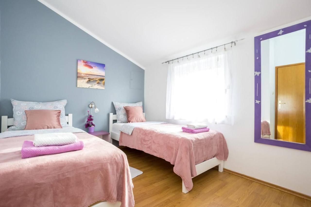 Apartman Luni Sa Bazenom - Malinska, Sveti Anton Sveti Anton  Exterior foto