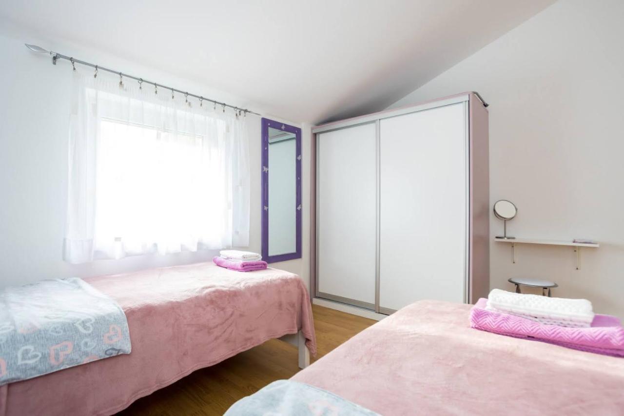 Apartman Luni Sa Bazenom - Malinska, Sveti Anton Sveti Anton  Exterior foto